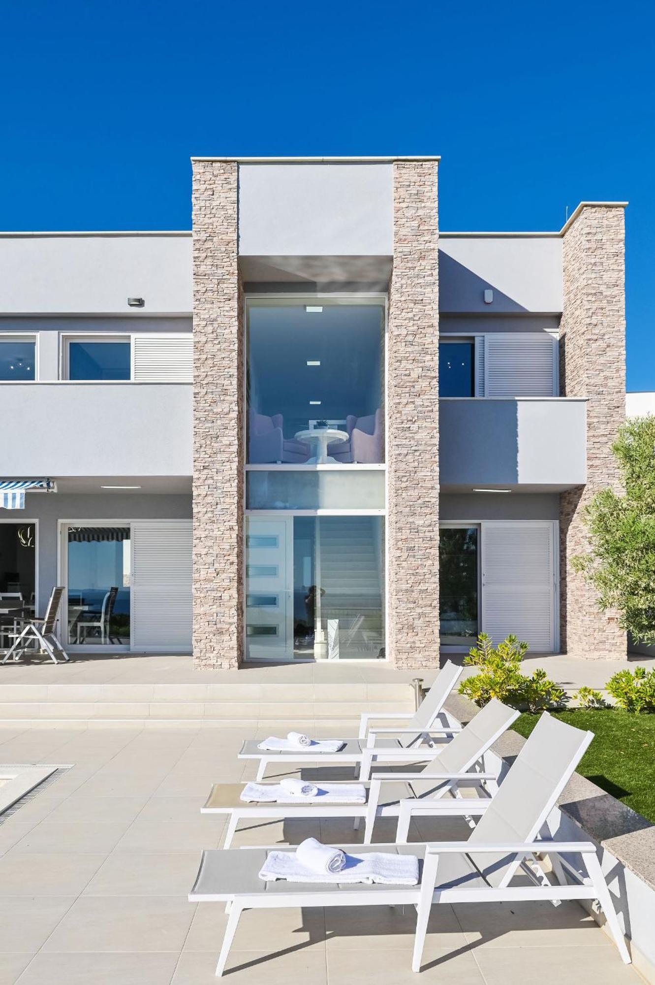 Villa Royal I With Private Pool Novalja