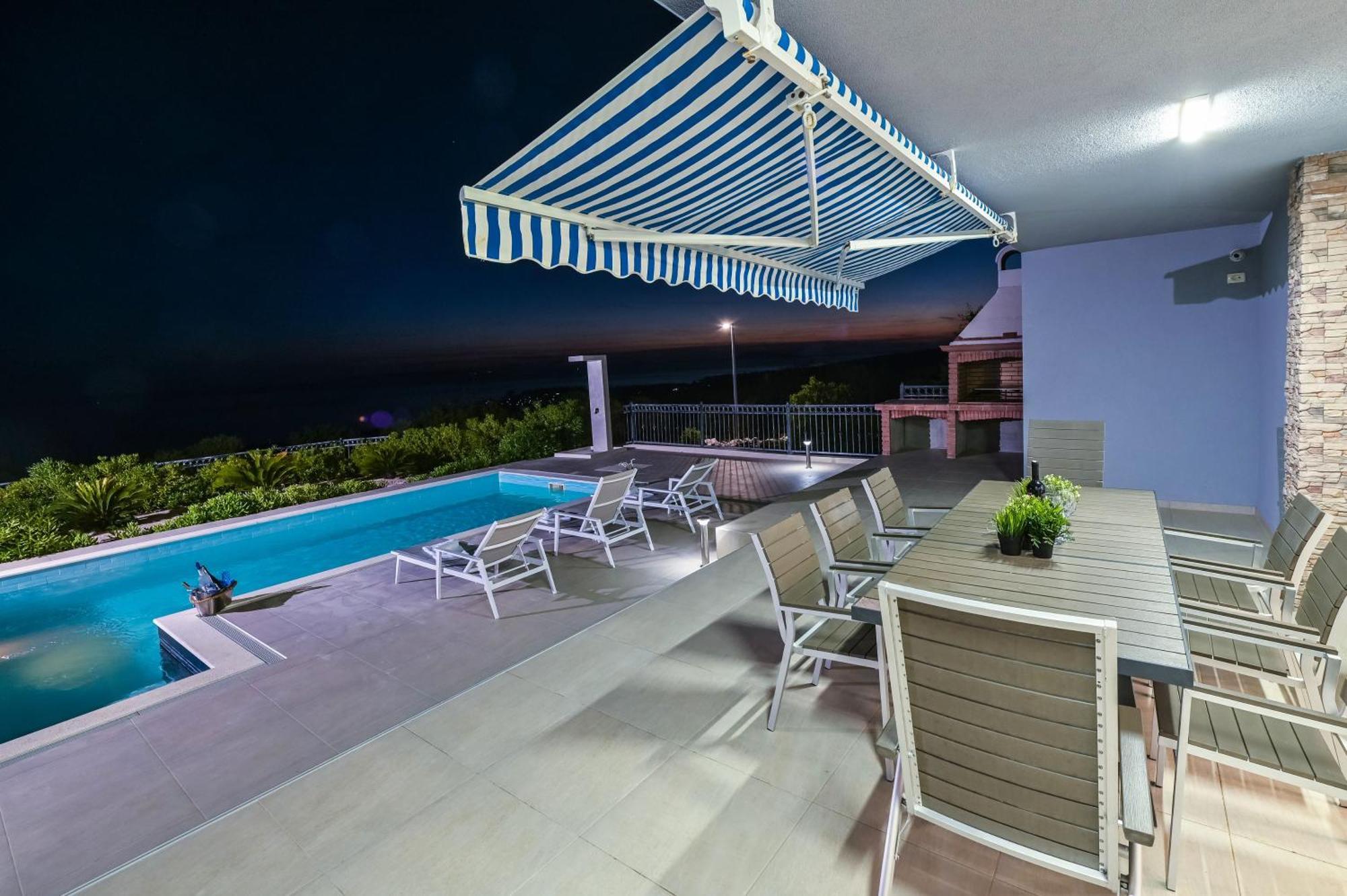Royal I With Private Pool Novalja